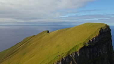 Uçurumdan İHA, Beinisvord