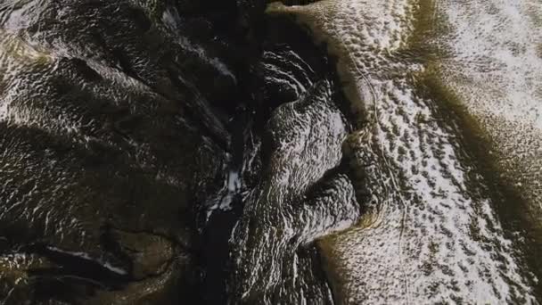 Drone vlucht over landschap en Fjaorargljufur Canyon — Stockvideo