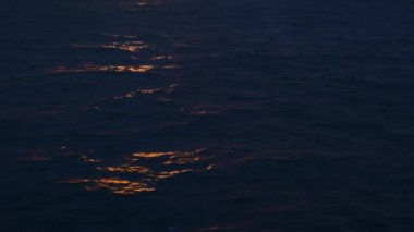 Gün batımına kadar Deniz 'in Yüzeyi