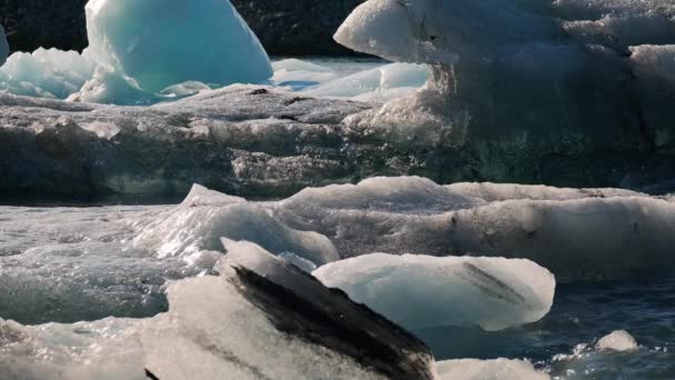 Lo scioglimento del ghiaccio del ghiacciaio nel Jokulsarlon — Video Stock