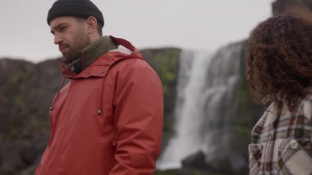 Couple Walking From Oxararfoss Waterfall — Stock Video