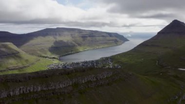 Klakkur Dağı 'nın Zirvesinde Uçan İHA