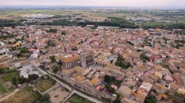 Castello D 'Empuries Town üzerinde İHA Uçuşu