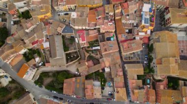 Castello D 'Empuries Town üzerinde İHA Uçuşu