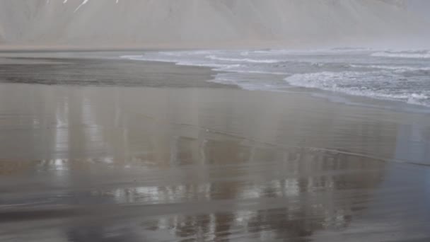 Strand Misty Vestrahorn Mountain — Stock videók