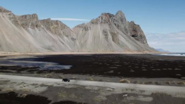 Kumsaldaki ve Vestrahorn 'daki Drone İzleme Aracı