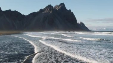 Drone Akıntıya karşı ve Sahilden Vestrahorn 'a doğru