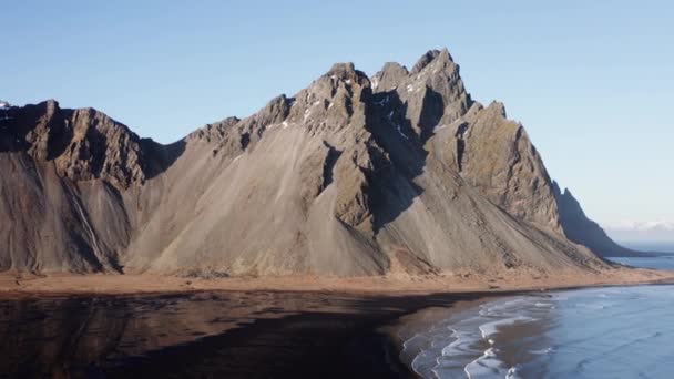 Drone Above Tide And Beach With View Of Vestrahorn — ストック動画