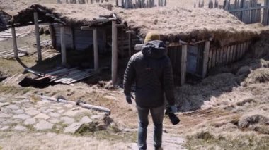 Viking Köyünde Kameralı Fotoğrafçı