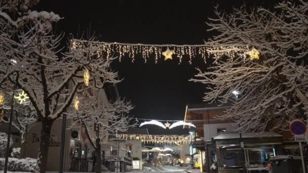 Christmas Star Hanging From Snow Covered With Fairy Lights — Stock videók
