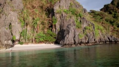 Entalula Sahilinde Yürüyen Kadın Drone 'u