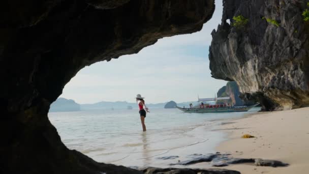 Woman Standing On Shore Of Entalula Beach — 비디오