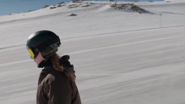 Young Woman Skiing Quickly Down Hill — стоковое видео