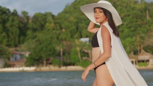 Young Woman In Bikini And Sun Hat In Sea — Wideo stockowe