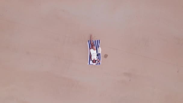 Drone Fromwoman Lying On Beach Towel On Nacpan Beach — Stock video