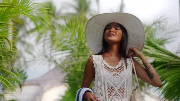 Woman In Sun Hat Walking Along On Nacpan Beach — Stock video