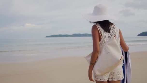 Woman In Sun Hat Walking On Nacpan Beach — Stock video