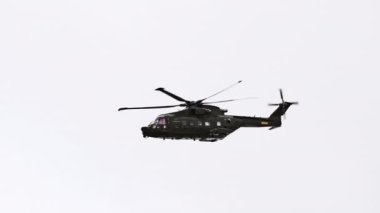 Agustawestland Muhteşem Helikopter Gri Gökte Uçuyor