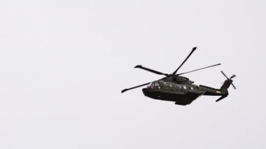 Agustawestland Muhteşem Helikopter Gri Gökte Uçuyor