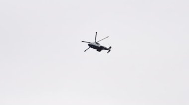 Agustawestland Muhteşem Helikopter Gri Gökte Uçuyor