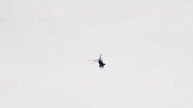 Agustawestland Muhteşem Helikopter Gri Gökte Uçuyor