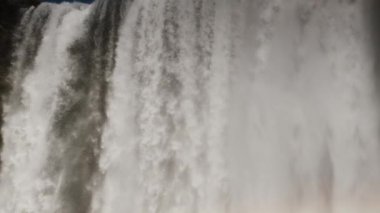 İzlanda 'da Şelale Şelaleleri