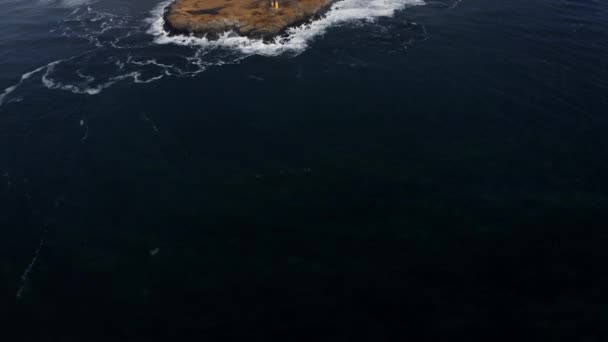 Drone richting Eystrahorn Mountain In Landschap — Stockvideo