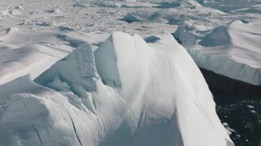 Ilulissat Icefjord, Unesco Dünya Mirası Bölgesi, Grönland 'ın Deniz ve Buz Üzerinde Uçan Geniş İHA Uçuşu