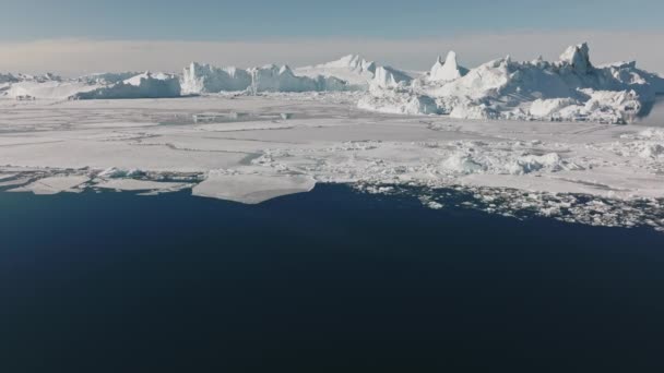 Szeroki Lot Dronem Nad Morzem Kierunku Lodu Ilulissat Icefjord Unesco — Wideo stockowe