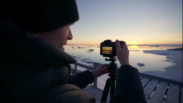 Arcing Shot Photographer Looking Screen Camera Sunset Sea Ilulissat Icefjord — стокове відео