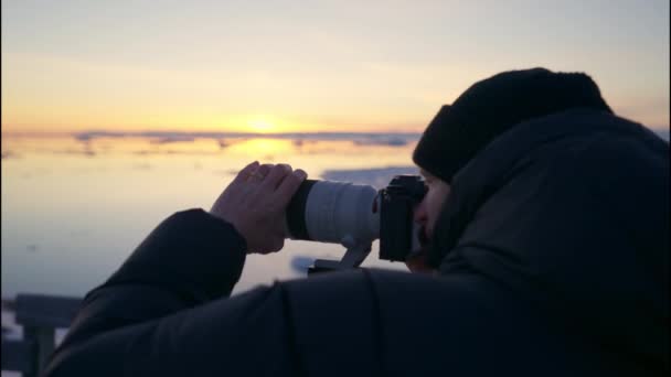 Medium Arcing Slow Motion Shot Photographer Focussing Long Lens Camera — Wideo stockowe