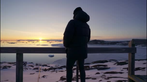 Arcing Medium Shot Man Warm Clothing Walkway Looking Sunset Ilulissat — стокове відео