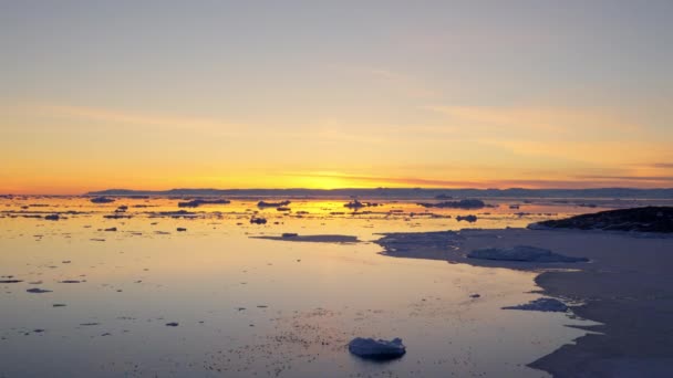 Széles Körű Lassított Mozgás Nagyítás Arany Napfény Felé Tenger Ilulissat — Stock videók