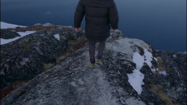 Wide Handheld Tracking Slow Motion Shot Man Walking Coastline Rocks — Vídeo de Stock