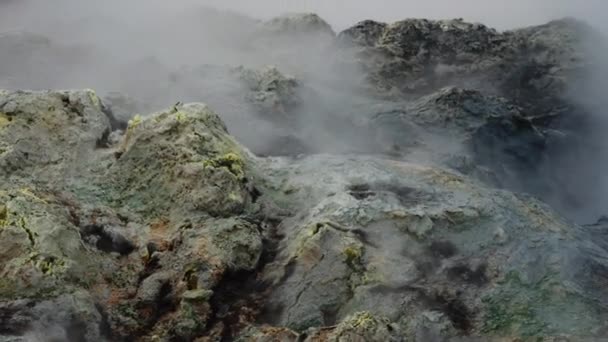 Décryptages Tilt Shot Steaming Fumarole Hverir Geothermal Area Lake Myvatn — Video