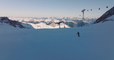 Yavaş Hareket Geniş İzleme Kışın Kitzsteinhorn Dağı 'nda kayak yaparken çekildi, Yüksek Tauern Sıradağları, Orta Doğu Alpleri, Avusturya