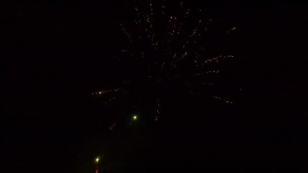 Luftaufnahme Einer Atemberaubenden Aussicht Auf Ein Buntes Feuerwerk Drohne Dreht — Stockvideo