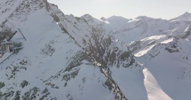 Szeroki Lot Dronem Zimą Nad Szczytami Górskimi Kitzsteinhorn Wysokie Pasmo — Wideo stockowe