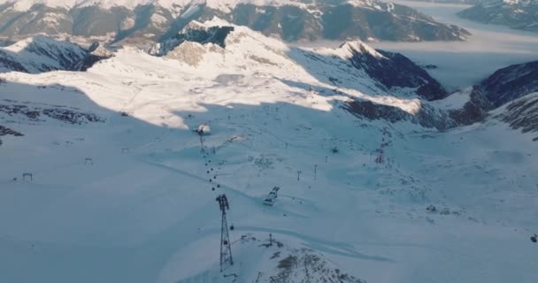 Wide Drone Flight Winter Kitzsteinhorn Mountain Skidbacke Med Linbana High — Stockvideo
