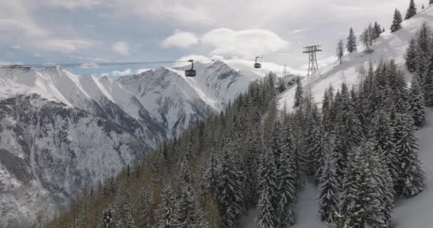 Wide Slow Motion Drone Flight Winter Forest Cable Cars Kitzsteinhorn — Vídeos de Stock