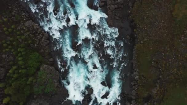 Widok Lotu Ptaka Rzekę Fossa Kaskady Dolinie Landmannalaugar Pobliżu Wodospadu — Wideo stockowe