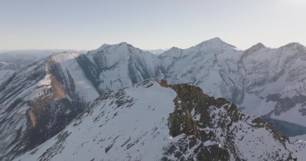 Wide Drone Flight Winter Kitzsteinhorn Mountain Peaks Tilting Lake High — стокове відео