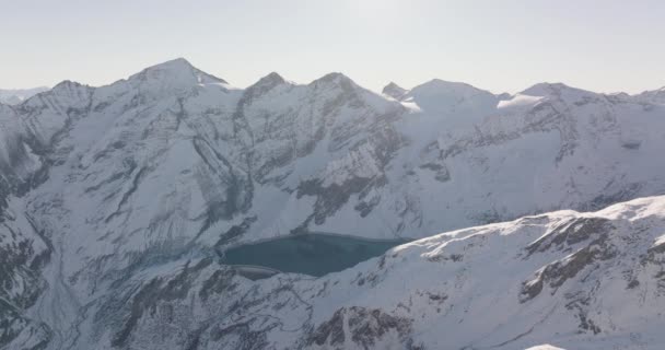 Vôo Zangão Largo Inverno Sobre Kitzsteinhorn Sunlit Mountain Peaks High — Vídeo de Stock