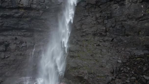 Luchtfoto Van Een Prachtige Fossa Waterval Faeröer Eilanden Majestueuze Waterval — Stockvideo