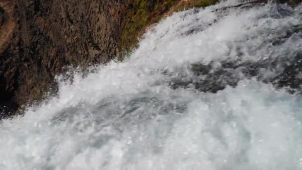 Fallendes Wasser Einer Der Kaskaden Der Dynjandi Fälle Westfjord Island — Stockvideo