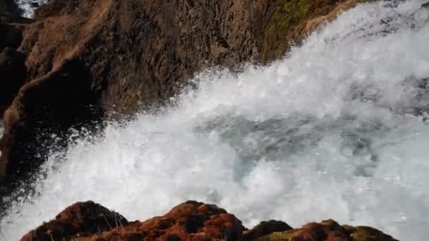 Падающая Вода Одного Каскадов Водопадов Феджанди Западной Части Исландии Захватывающая — стоковое видео
