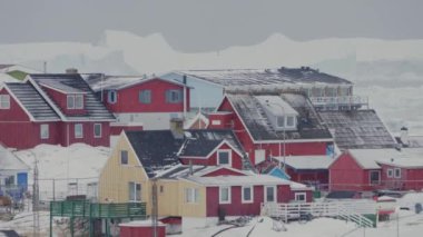 Ilulissat, Avannaata Belediyesi, Grönland 'daki Karlı Binanın Geniş Büyütülmüş Görüntüsü