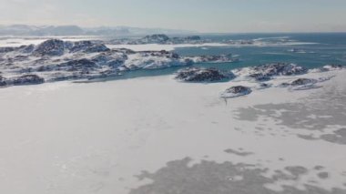 Sisimiut, Qeqata Belediyesi, Grönland tarafından Buzun Üzerinden Kıyıya Geniş İHA Uçuşu