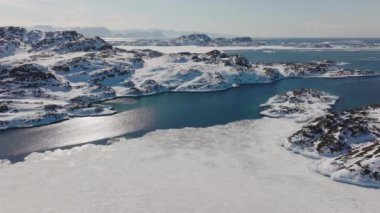Sisimiut, Qeqata Belediyesi, Grönland tarafından Buzun Üzerinden Kıyıya Geniş İHA Uçuşu