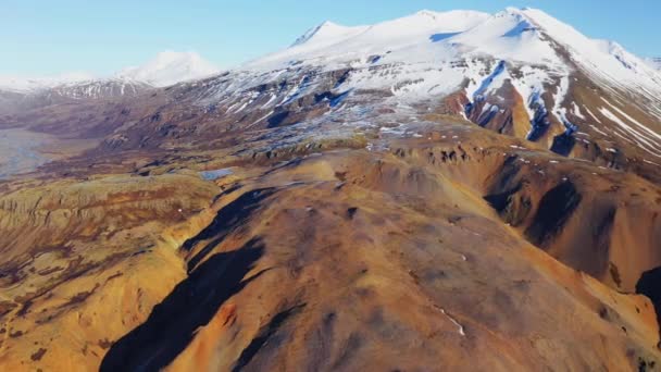 Vista Aérea Las Majestuosas Montañas Nevadas Islandia Paisaje Espectacular Cámara — Vídeos de Stock